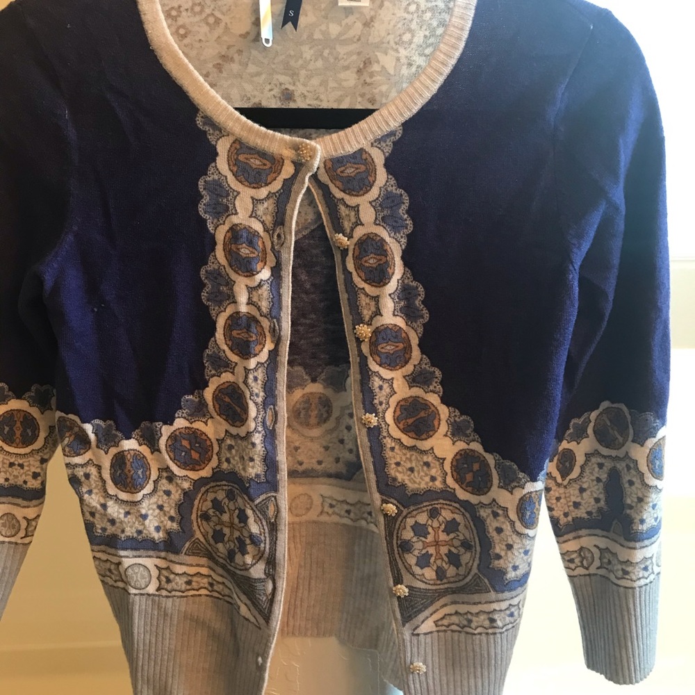 Size S Language cardigan